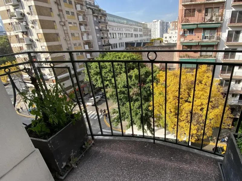 Av. Regimiento de los Patricios 100